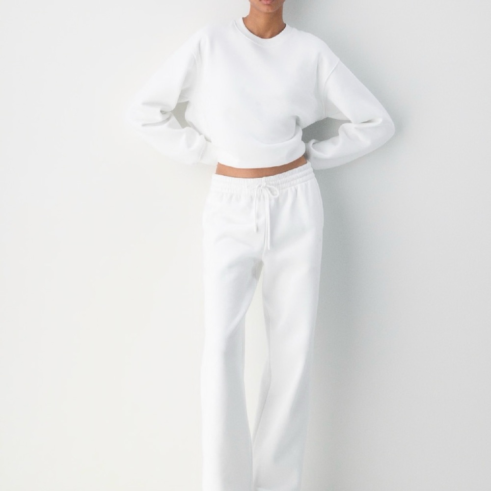 Aritzia White Boyfriend Supperfleec Sweatpants and Mega Fit Supperfleece hoodie - Picture 2 of 6